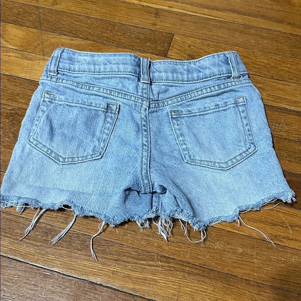 Cat & Jack Girl’s Sun Embroidered Cutoff Style Shorts, Sz Small (6/7)